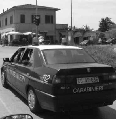 Una pattuglia dellArma durante un controllo in centro 