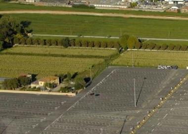 La residenza La Bianca e, a sinistra, ledificio di via Saffi 