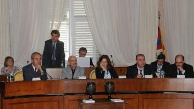 In consiglio provinciale il presidente Stefano Baccelli (in piedi)