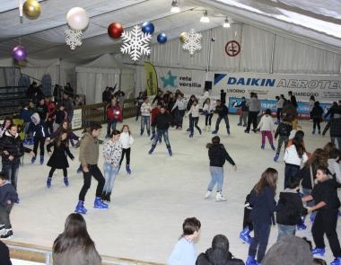 La pista di pattinaggio del Palaghiaccio di piazza Pea: da oggi torna questa attrazione invernale               