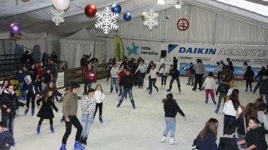 La pista di pattinaggio del Palaghiaccio di piazza Pea: da oggi torna questa attrazione invernale
