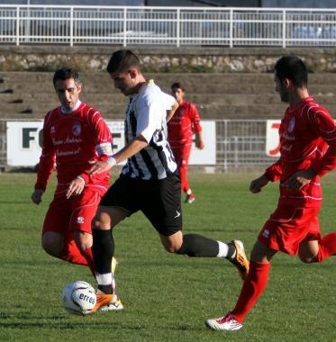 Un momento della partita di coppa Italia tra Massese e Lampo 