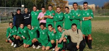 Da sinistra a destra, Di Mauro (Amatori Cascina), Antichi (Campigiana) e Ciardi (Arci Badia); qui sotto la squadra della Sangiulianese  