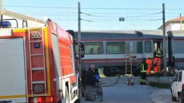 Alcune fasi dell’intervento dei vigili del fuoco di Cascina