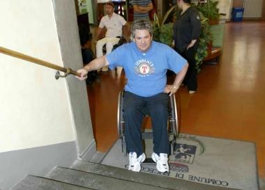 Municipio inaccessibile a chi si muove in carrozzina 