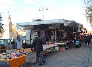 Piazza Garibaldi, è scontro sul mercato