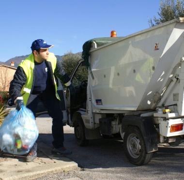 La raccolta dei rifiuti porta a porta      