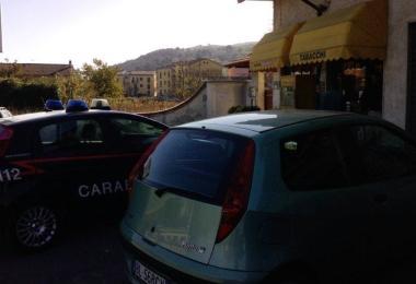 Lesterno della tabaccheria dopo la rapina compiuta dai tre banditi         