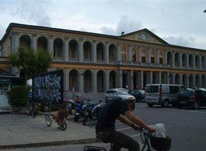 Il comitato pendolari Lucca-Firenze: nuovo parcheggio in viale Europa