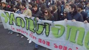 Studenti in corteo contro la crisi