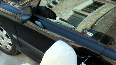Un ladro d’auto in azione