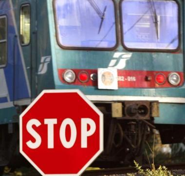 Un treno fermo per lo sciopero 