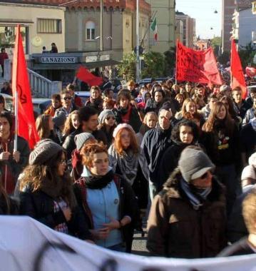 La manifestazione degli studenti in centro 