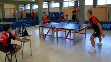 Una partita di tennis tavolo del Villaggio