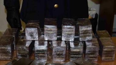 Vanno a comprare il "fumo" e trovano la polizia