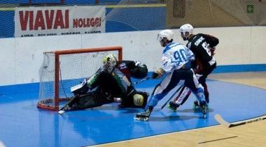 Nella foto a sinistra un gol messo a segno dallHockey Empoli 
