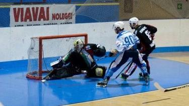 Nella foto a sinistra un gol messo a segno dall’Hockey Empoli