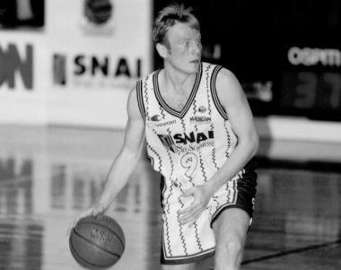 Sambugaro in palleggio con la maglia di Montecatini 
