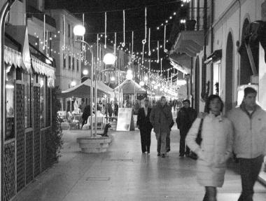 Il centro del paese illuminato lanno scorso per le feste 