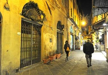 Fondi commerciali sfitti nel cuore del centro storico 