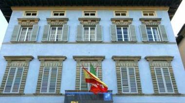 A destra, Bracci Torsi A sinistra, Palazzo Blu