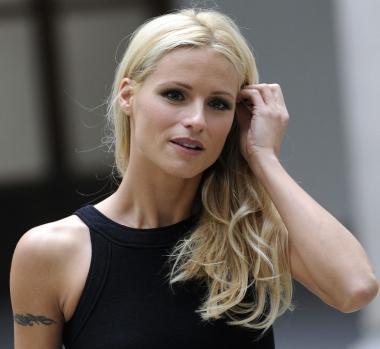 Michelle Hunziker sar&agrave; al Verdi e a destra piazza Battisti che questanno ospiter&agrave; per la prima volta la pista di pattinaggio 