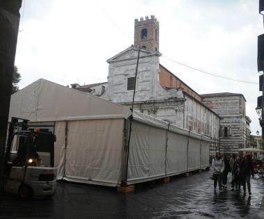 A sinistra Francesco Cecati e sopra piazza S. Michele con e senza gli stand dei Comics   