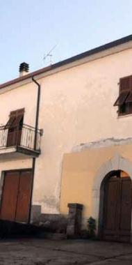 La casa in cui viveva la donna 