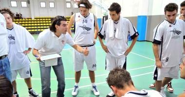 Coach Riccio a colloquio con la squadra 