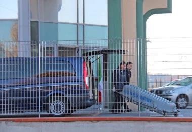 La rimozione della salma e il sopralluogo dei carabinieri  