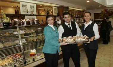 I dipendenti della pasticceria Nuovo Mondo   