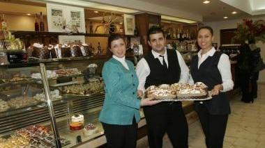 I dipendenti della pasticceria Nuovo Mondo
