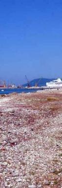 Area a levante del porto dove si prevede il porto turistico