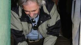 <b>CANINA DA OSCAR.</b> Serena con Santino Ceccarelli. Sopra, il trattore ribaltato nel podere