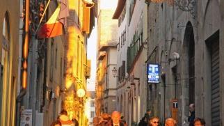 Il festival Dialoghi sull’uomo e Barbara Lucchesi A destra via degli Orafi