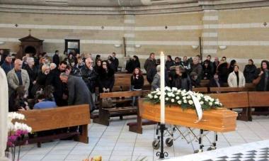 Lo strazio ai funerali di Enrico Mauceri     