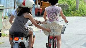 Tre scippi in poche ore, è allarme