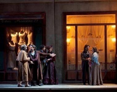 Una scena da La Boh&egrave;me in cartellone al Giglio    