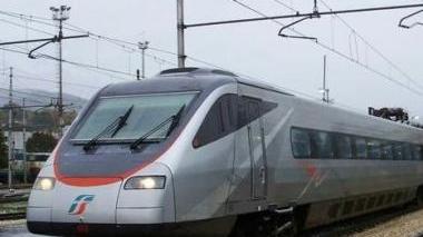 <b>TRENI.</b> Un Eurostar al centro della battaglia dei pendolari