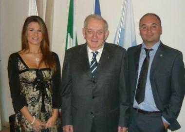 <b>IL PREMIO.</b> Ai due studenti  