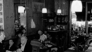 L’interno di un ristorante con i clienti seduti ai tavoli (foto d’archivio)