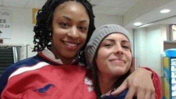 Bagnara con Hampton all’aeroporto di Pisa in attesa dell’imbarco
