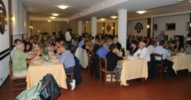 Una sala di ristorante aperta secondo le dimensioni del regolamento che ora il Comune vuole cambiare   