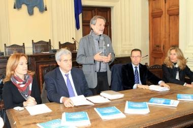 A destra la conferenza stampa in Comune; sotto il presidente del Convention Bureau, Raffaelli 