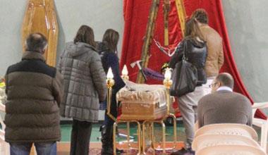 la camera ardente allestita presso la caserma dei vigili del fuoco