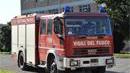 Micio cade dalla finestra salvato dai vigili del fuoco