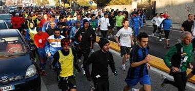 La partenza della Scarpinata. In basso altri due momenti della corsa podistica 