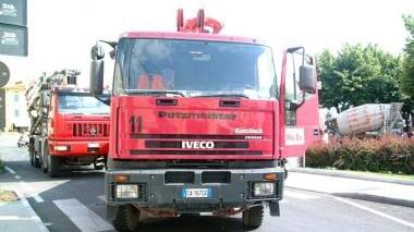 Alcuni camion per le strade di Pietrasanta Sotto, Pierluigi Marchi (Gruppo misto)