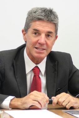 L’assessore provinciale Fausto Bonsignori e un’auto dei carabinieri
